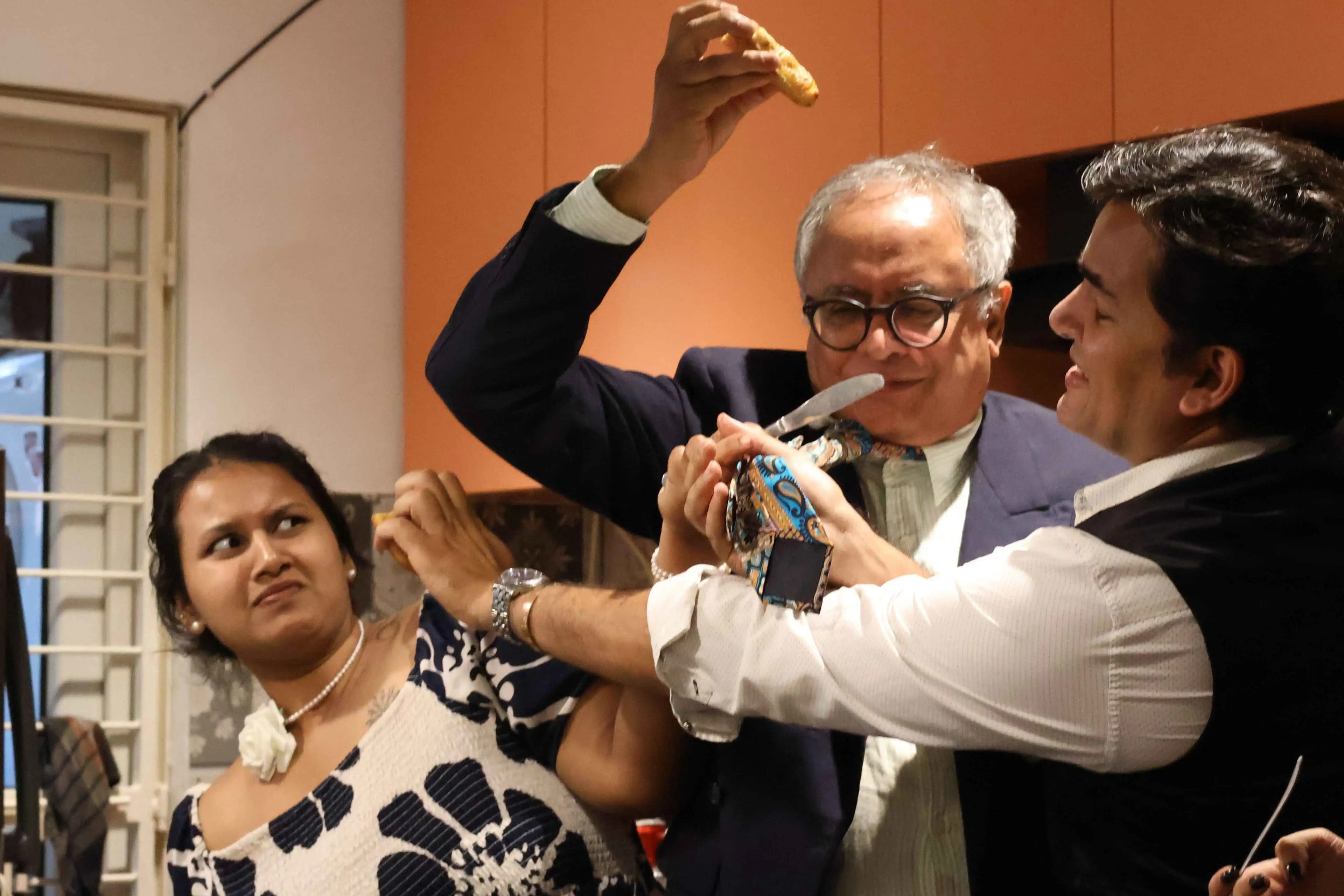 Hot bakar - The Anti-play at Mabel House